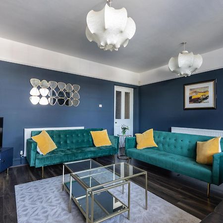 Boutique Family Apartment In Celebrity Village. Barnt Green ภายนอก รูปภาพ