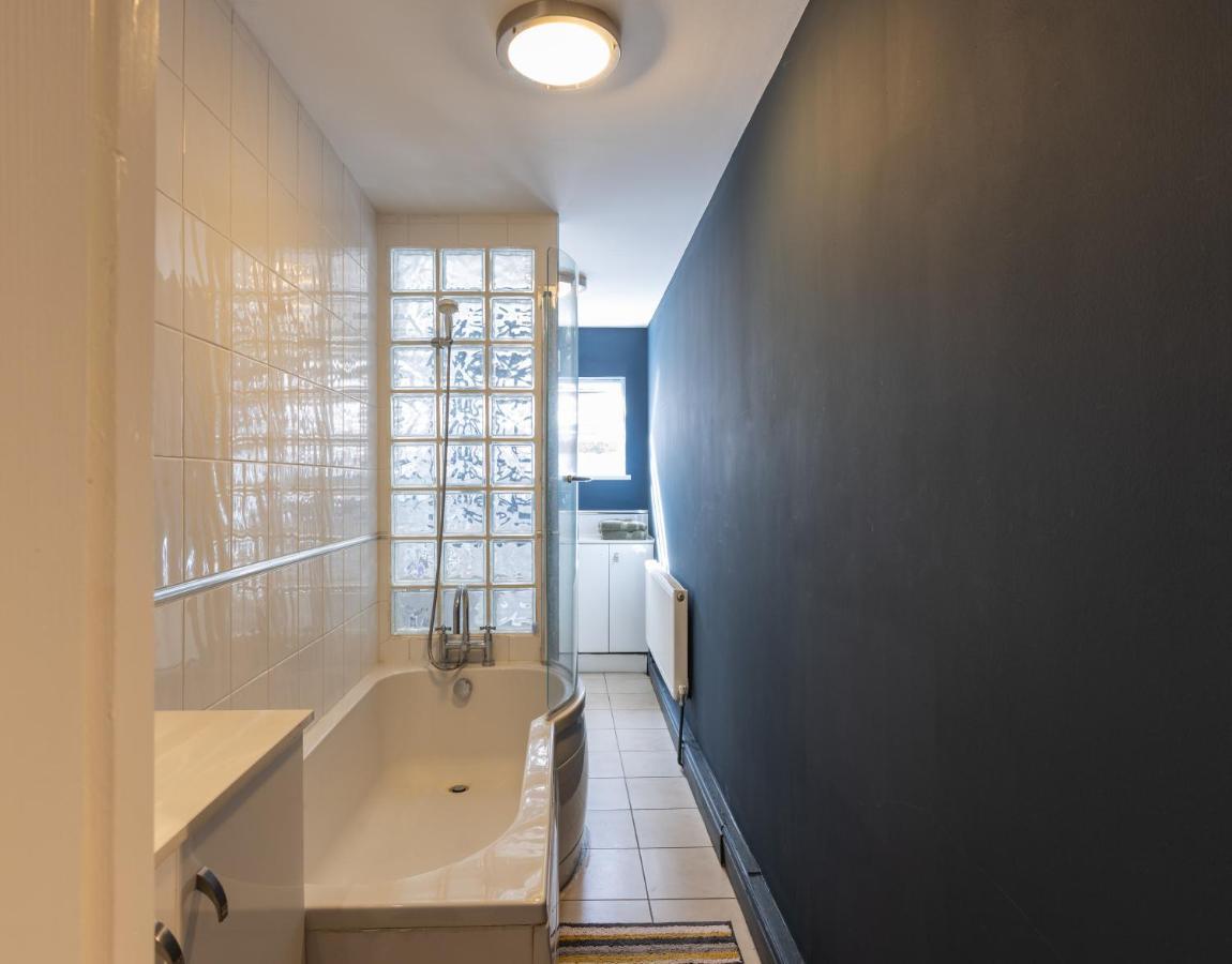 Boutique Family Apartment In Celebrity Village. Barnt Green ภายนอก รูปภาพ